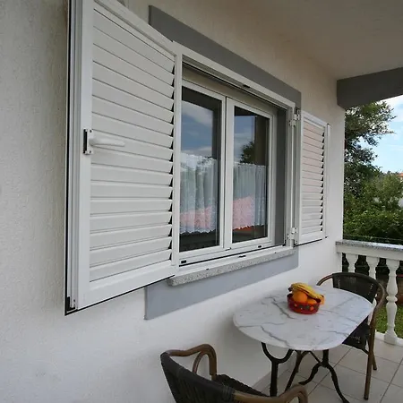 In - Insel Krk 13588 * سيلو